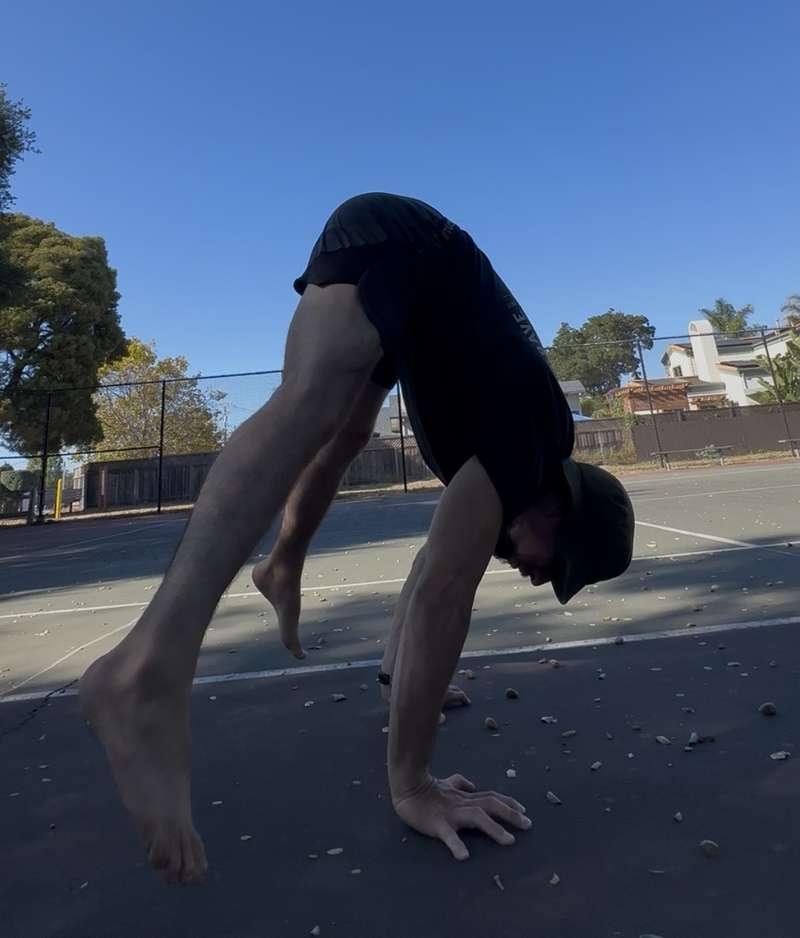 Coordination and balance — freestanding handstand